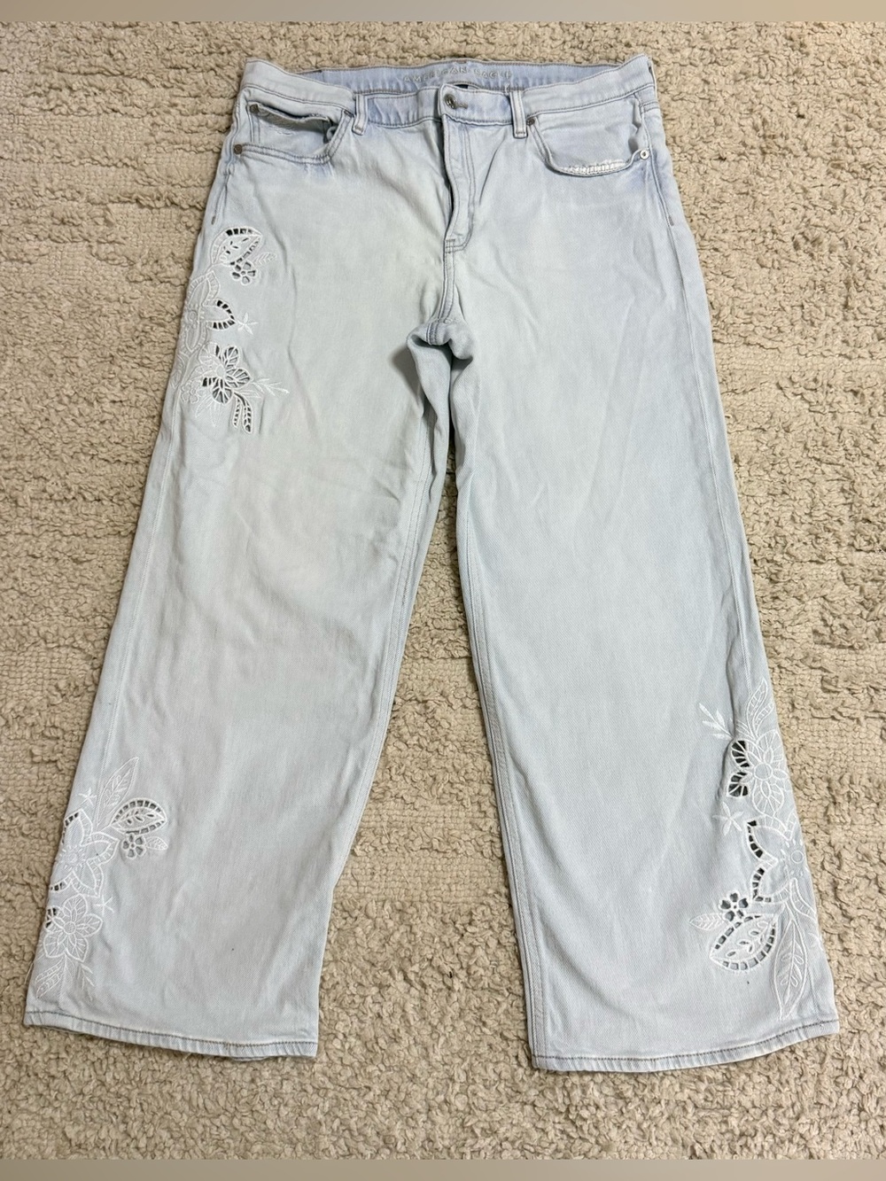 American Eagle high-rise Stove pipe Floral embroidered/cut out jeans size 12